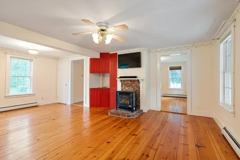 102 Davis Road Bradford NH 03221