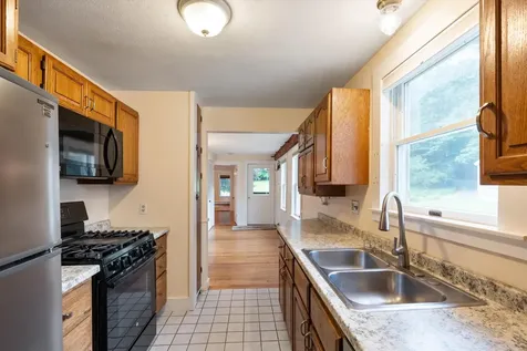 102 Davis Road Bradford NH 03221