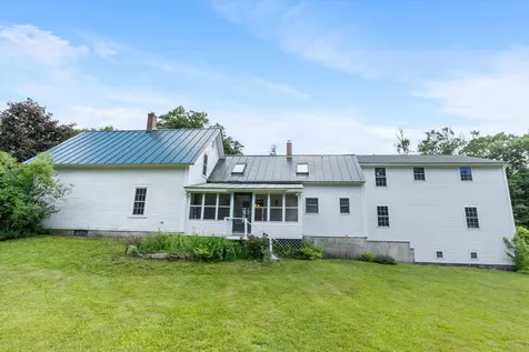 102 Davis Road Bradford NH 03221
