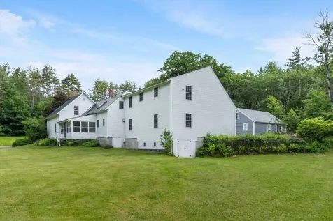 102 Davis Road Bradford NH 03221