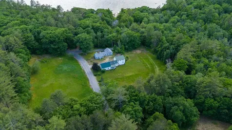 102 Davis Road Bradford NH 03221