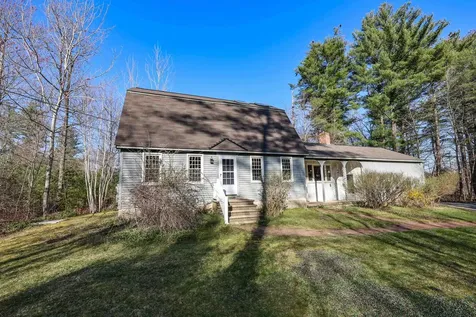 3 Hitching Post Lane Bedford NH 03110