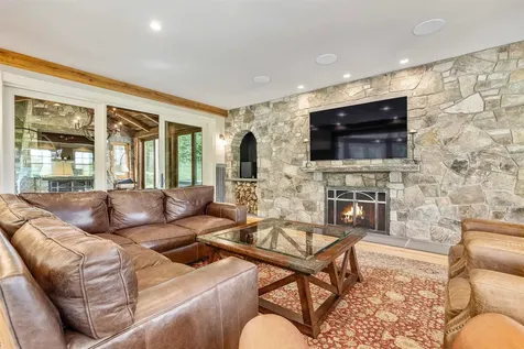 17 West Branch Road Winhall VT 05340
