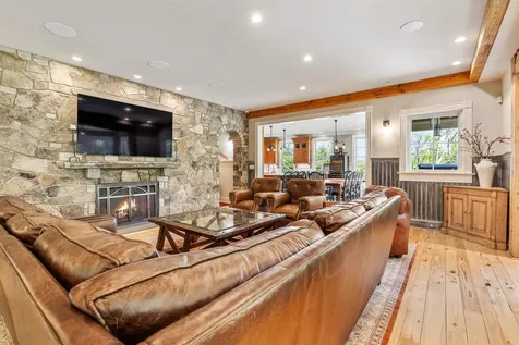 17 West Branch Road Winhall VT 05340