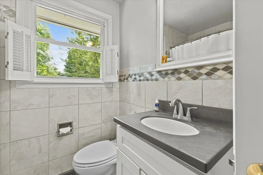 76 Venus Avenue Burlington VT 05408