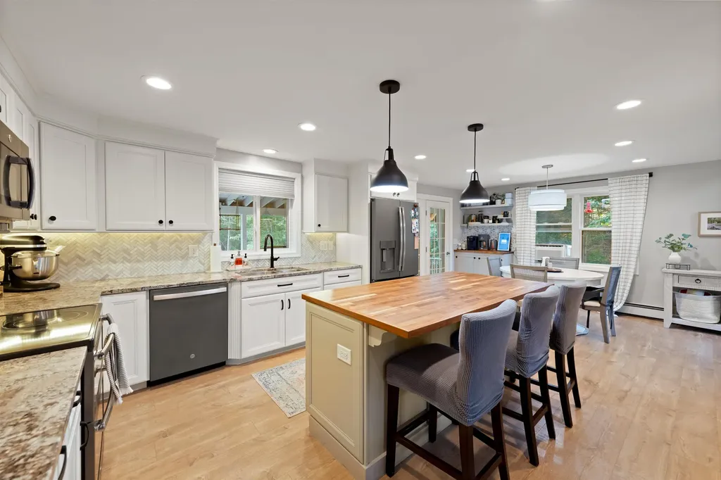 13 Twin Street Windham NH 03087