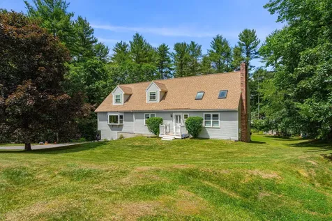 13 Twin Street Windham NH 03087