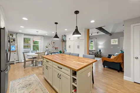 13 Twin Street Windham NH 03087