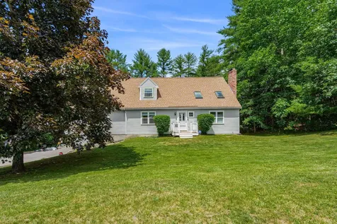 13 Twin Street Windham NH 03087