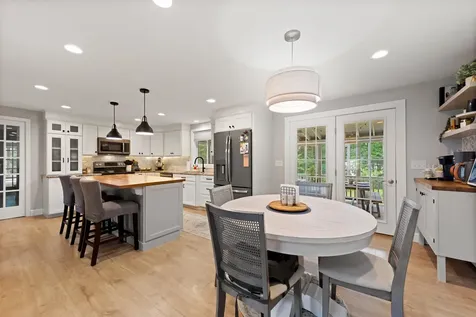 13 Twin Street Windham NH 03087