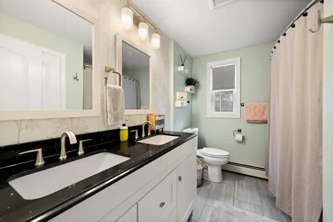 13 Twin Street Windham NH 03087
