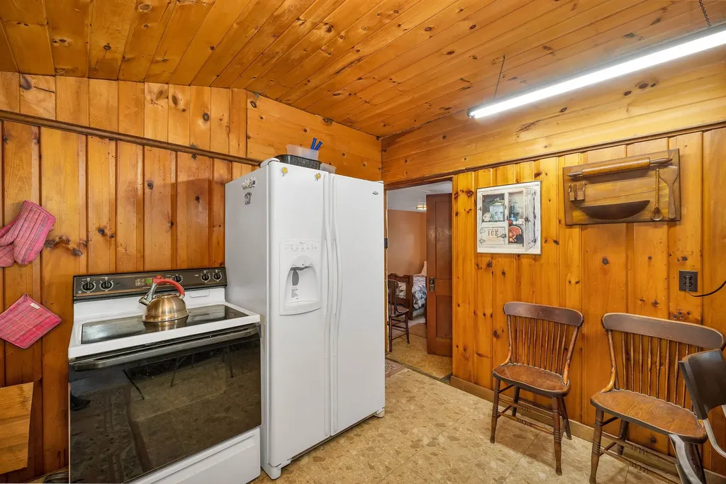 19 Canal Street Meredith NH 03253