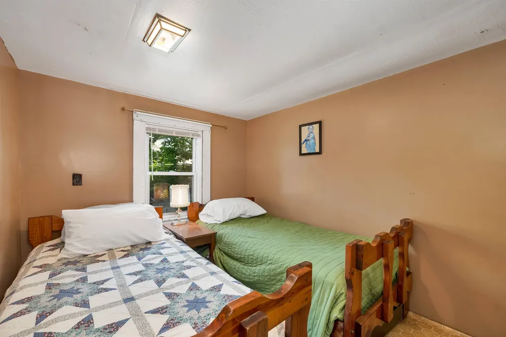 19 Canal Street Meredith NH 03253