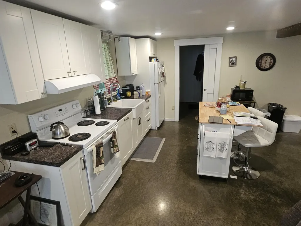 81 Assisqua Avenue St. Johnsbury VT 05819