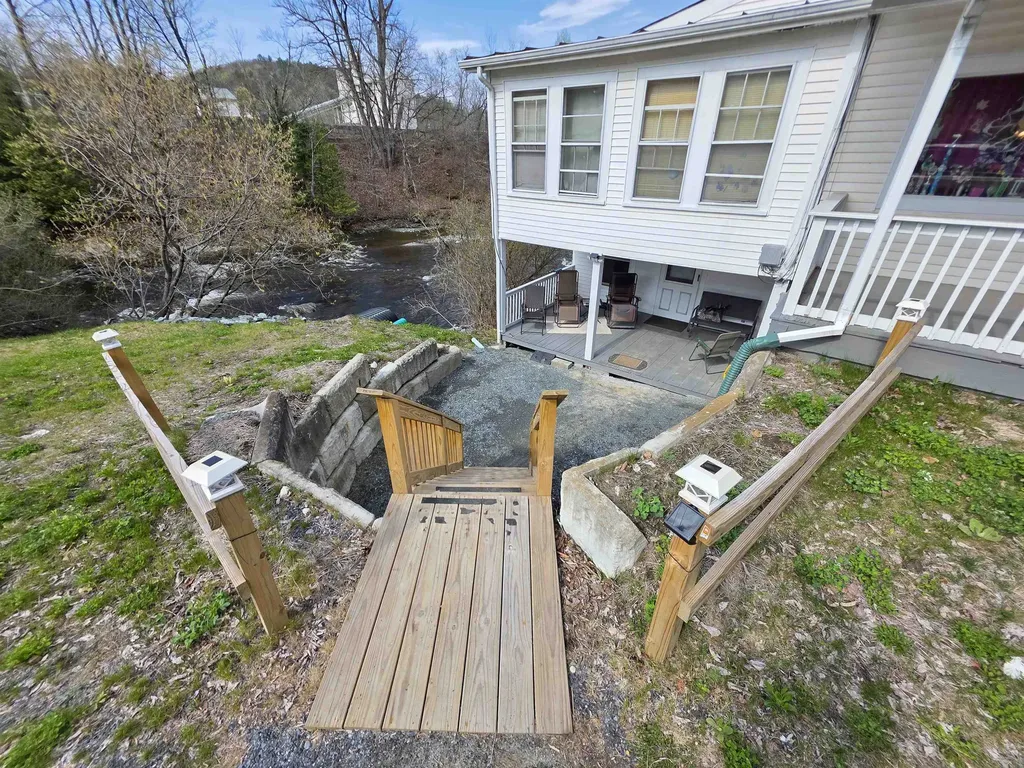 81 Assisqua Avenue St. Johnsbury VT 05819