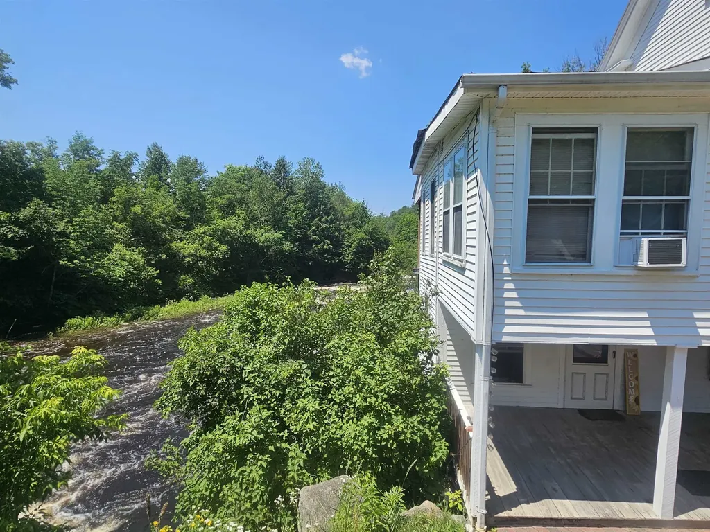 81 Assisqua Avenue St. Johnsbury VT 05819