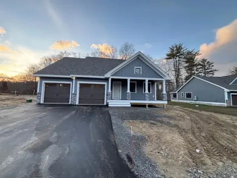 10 Edgewater Drive Brentwood NH 03833