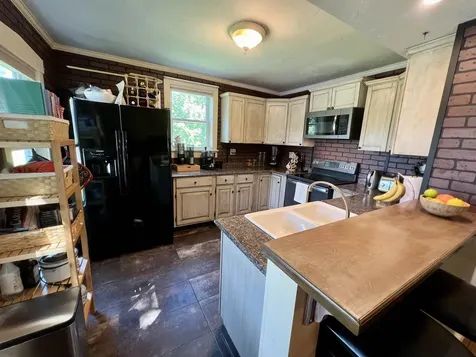 95 Windsor Road Claremont NH 03743