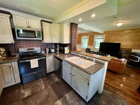 95 Windsor Road Claremont NH 03743