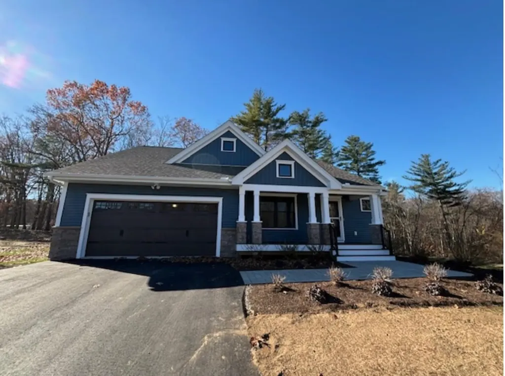 12 Edgewater Drive Brentwood NH 03833