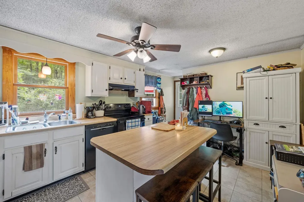 285 Bay Hill Road Northfield NH 03276