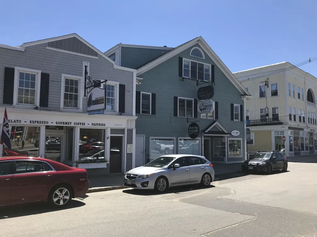 8 High Street Wolfeboro NH 03894