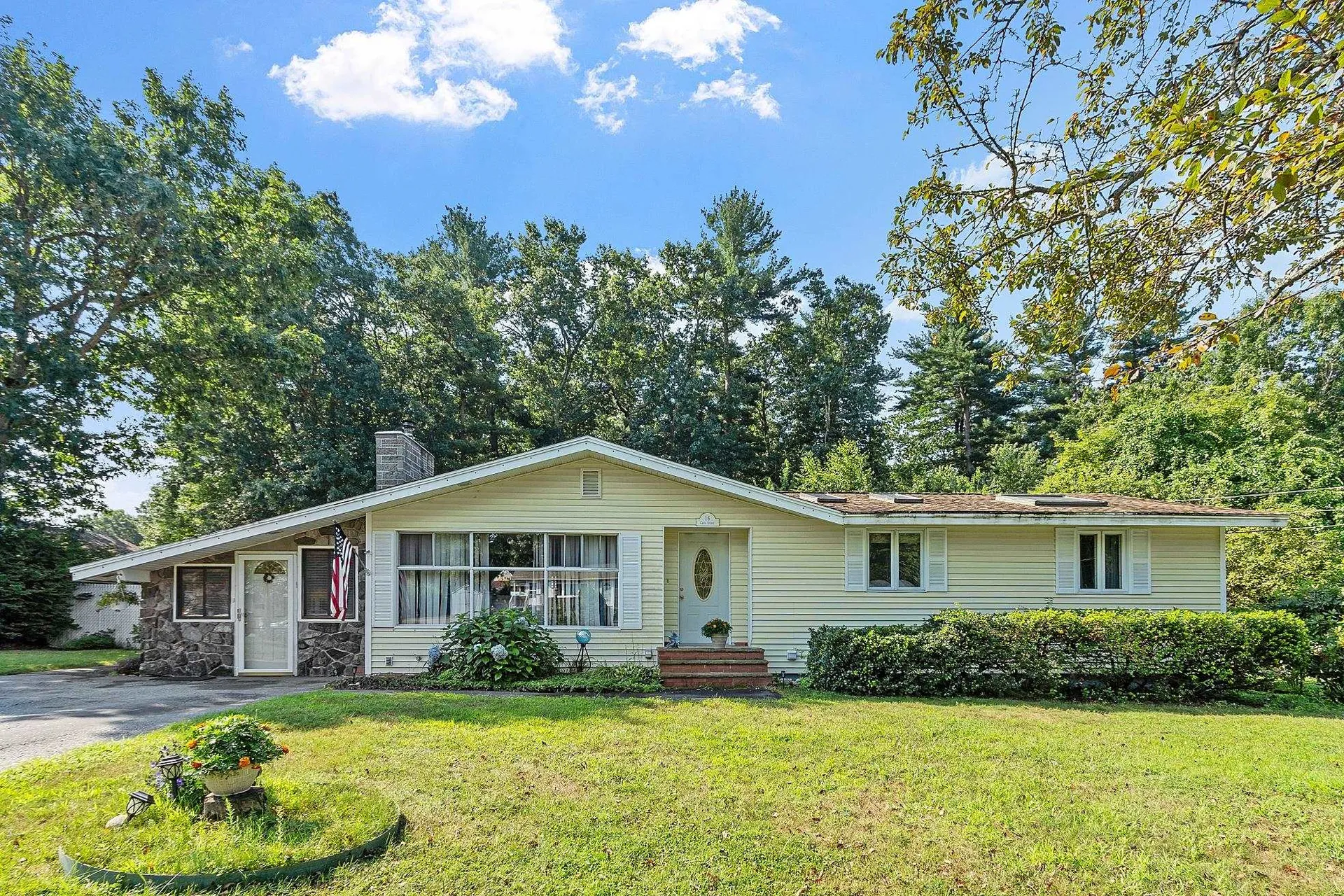 16 Carol Avenue Salem NH 03079