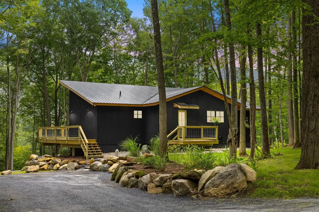 3582 North Road Sunderland VT 05252