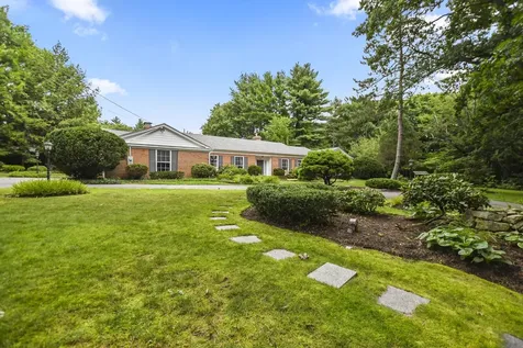 120 Ledgewood Road Manchester NH 03104