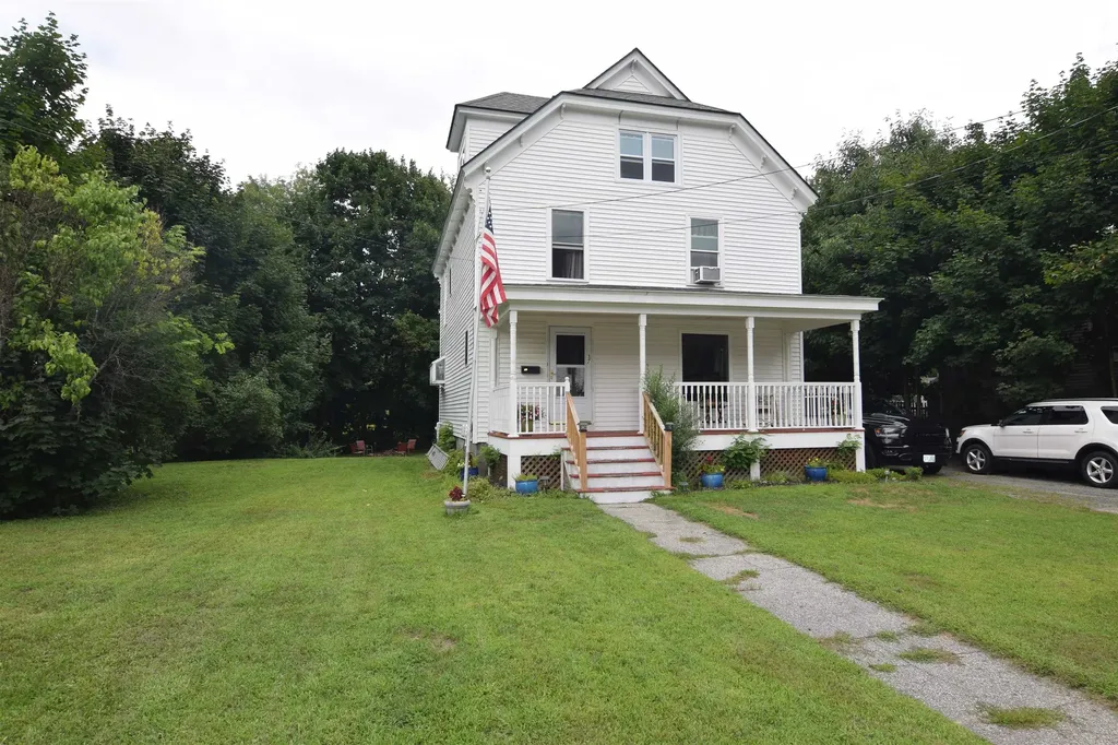 37 Oak Street Newport NH 03773
