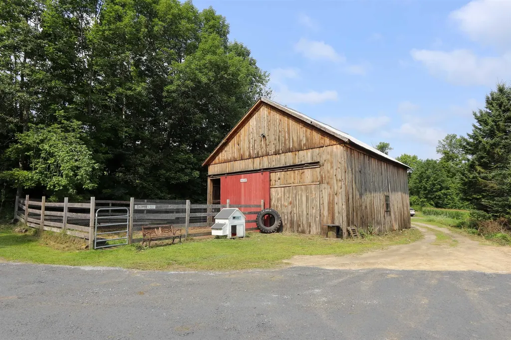 2498 Cookeville Road Corinth VT 05039