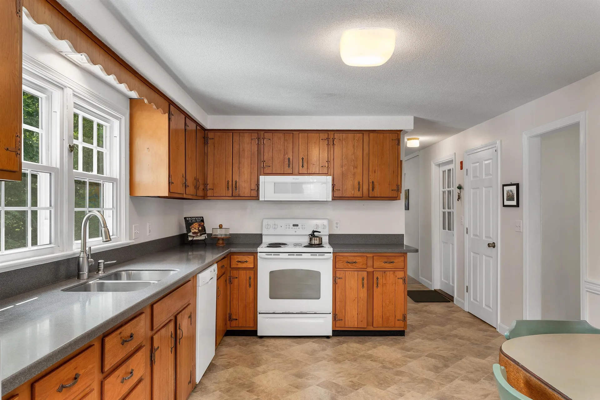 17 Longwood Drive Hampton NH 03842