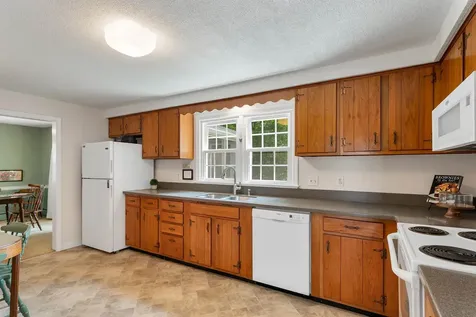 17 Longwood Drive Hampton NH 03842