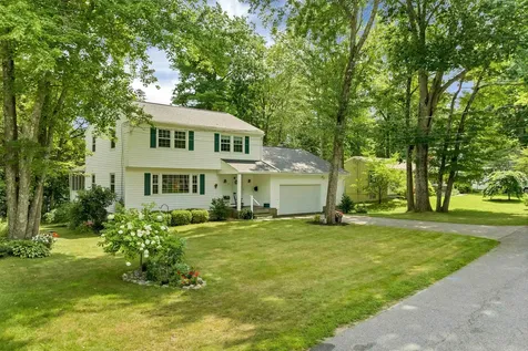 17 Longwood Drive Hampton NH 03842