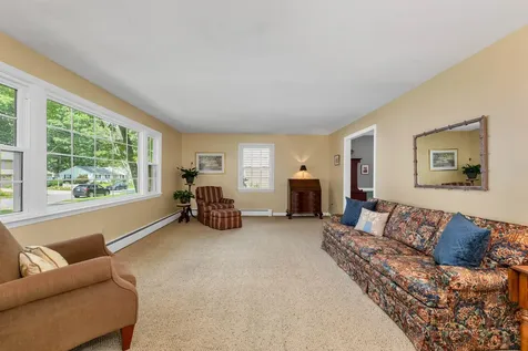 17 Longwood Drive Hampton NH 03842