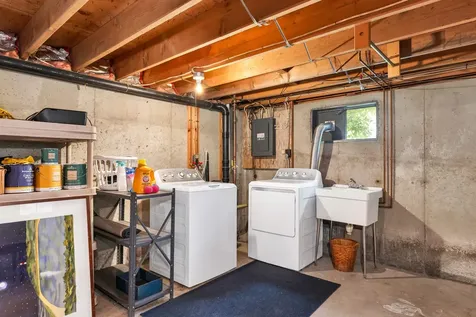 17 Longwood Drive Hampton NH 03842