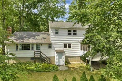 17 Longwood Drive Hampton NH 03842