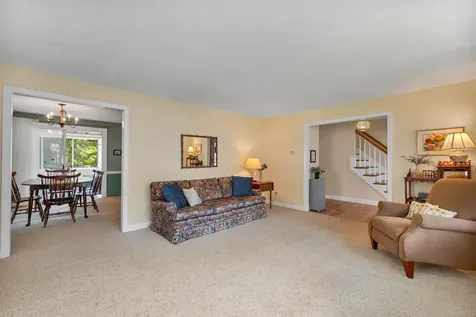 17 Longwood Drive Hampton NH 03842