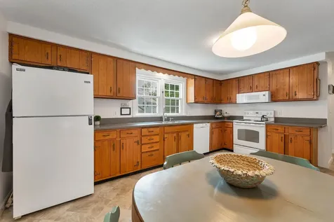 17 Longwood Drive Hampton NH 03842