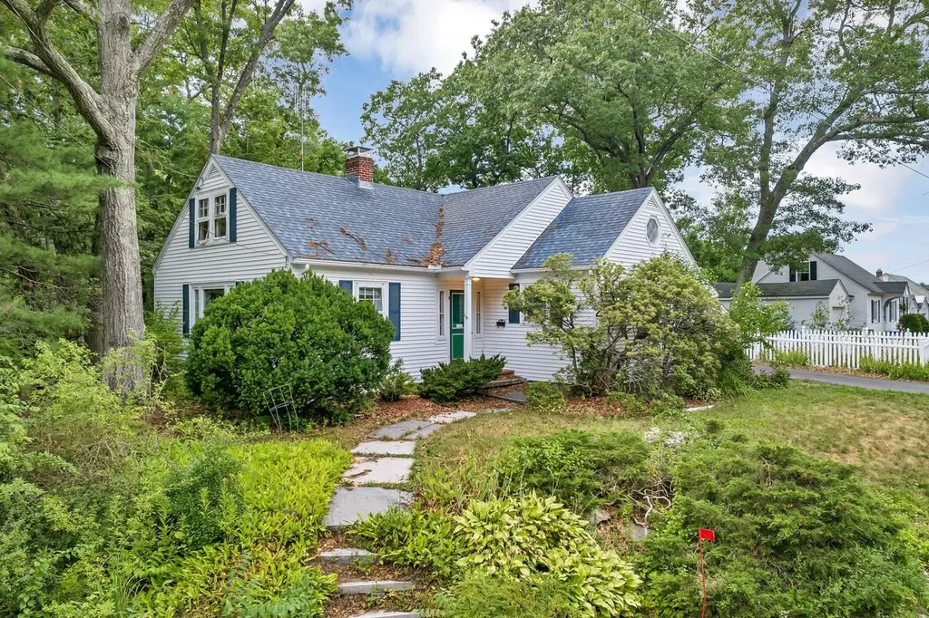 210 Salmon Street Manchester NH 03104