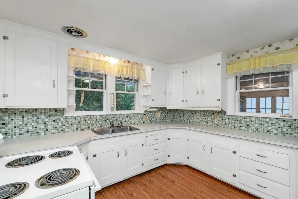 210 Salmon Street Manchester NH 03104
