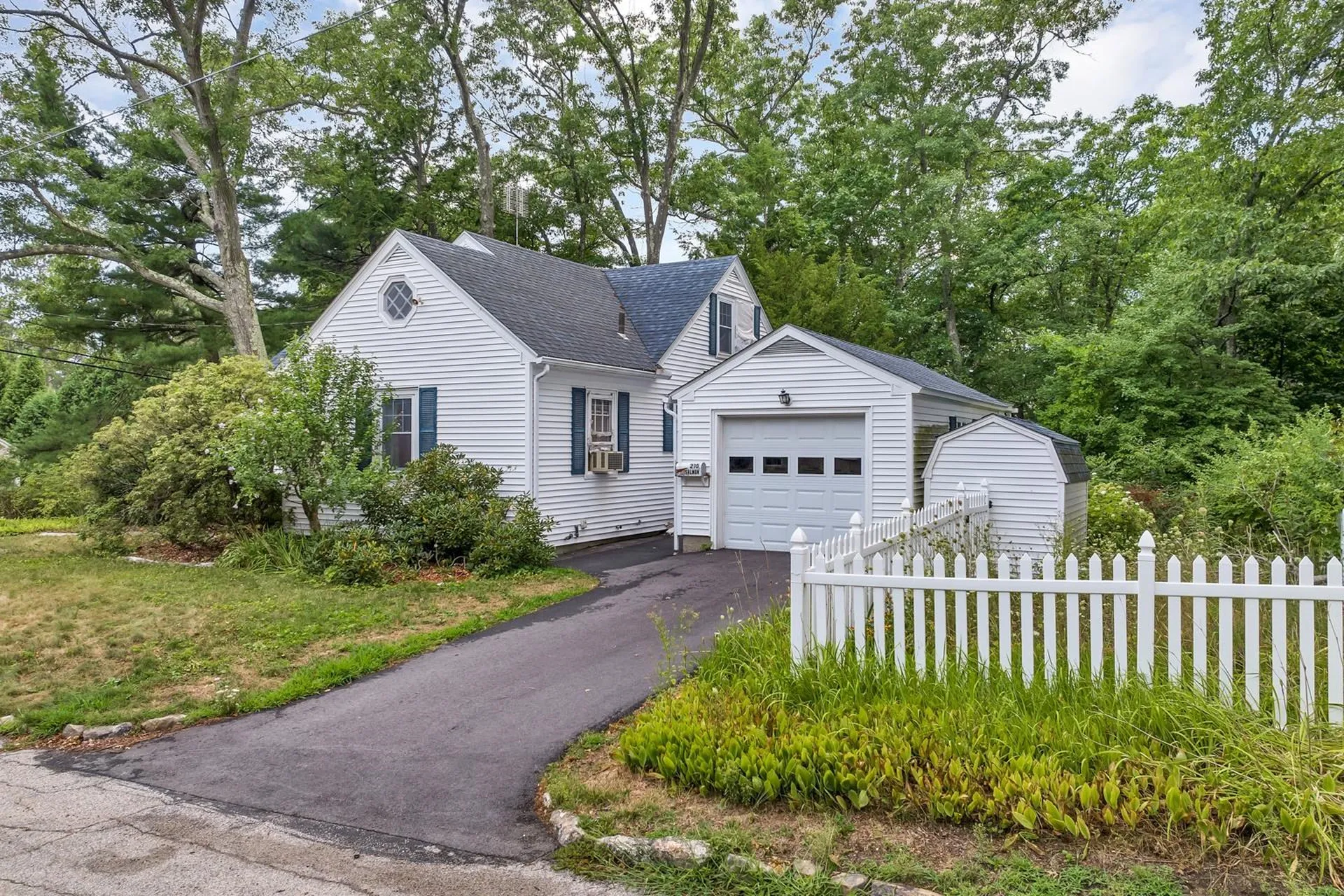 210 Salmon Street Manchester NH 03104