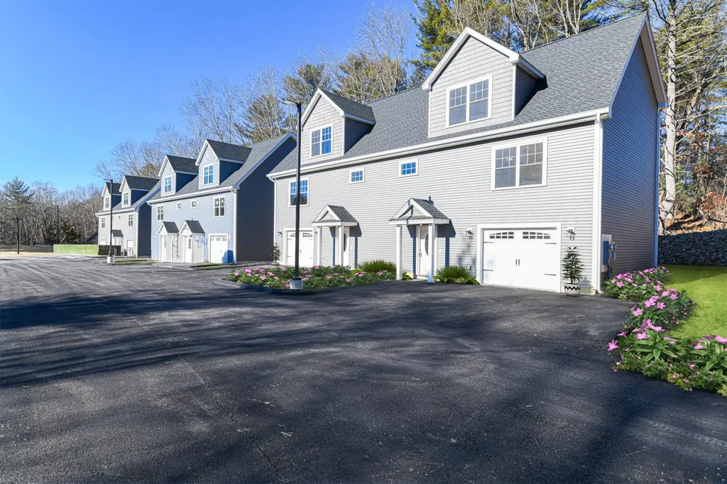 6 Delphi Way Londonderry NH 03053