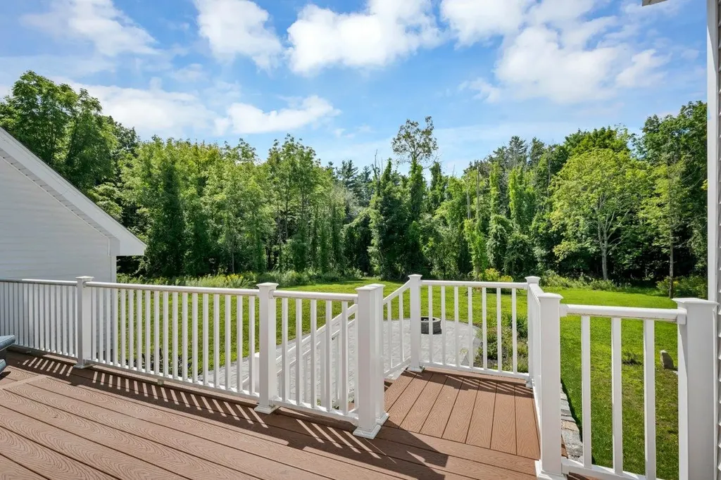 11 Goodrich Road Wolfeboro NH 03894