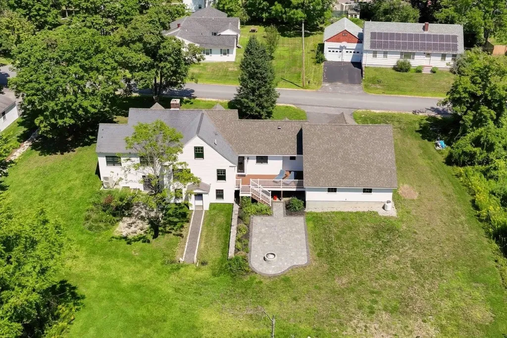 11 Goodrich Road Wolfeboro NH 03894