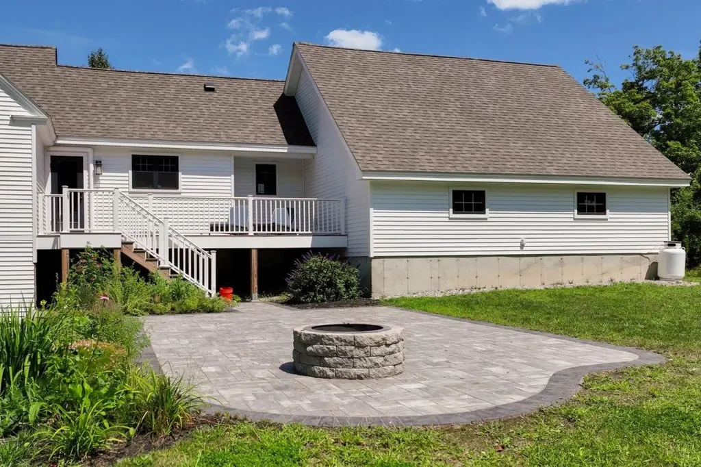 11 Goodrich Road Wolfeboro NH 03894