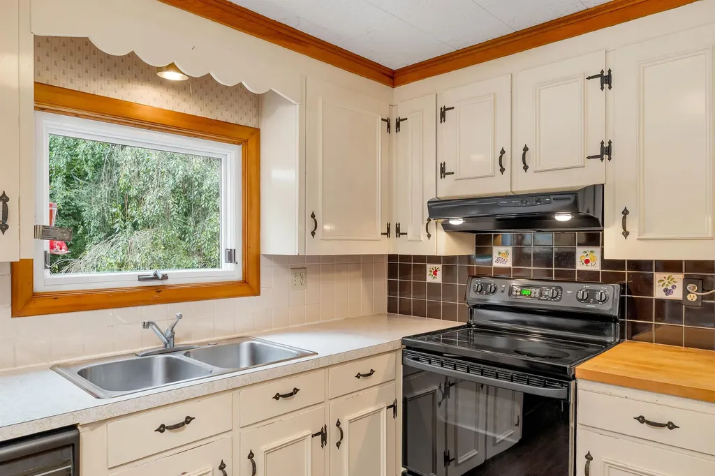 13 Lucas Street Wolfeboro NH 03894