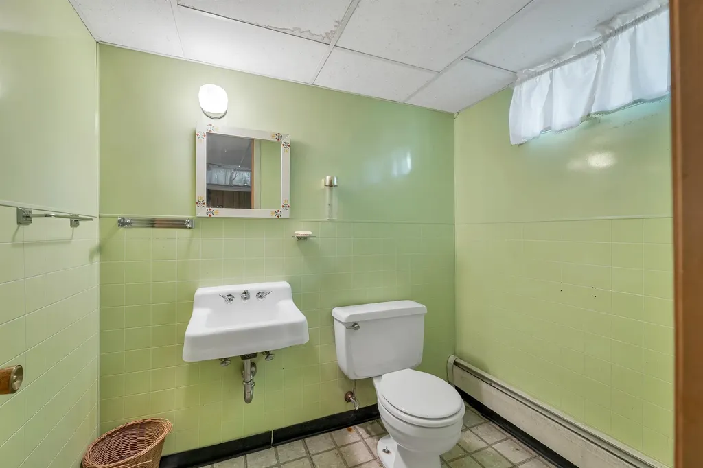 13 Lucas Street Wolfeboro NH 03894