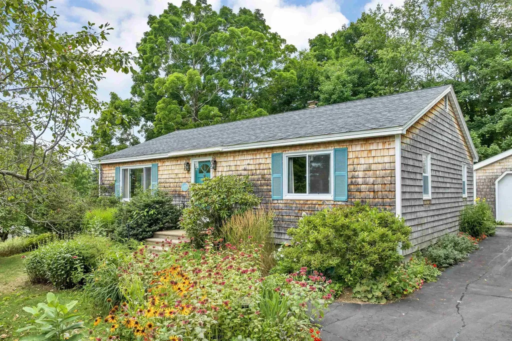13 Lucas Street Wolfeboro NH 03894