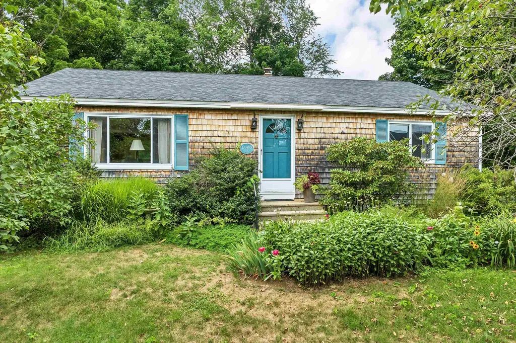 13 Lucas Street Wolfeboro NH 03894